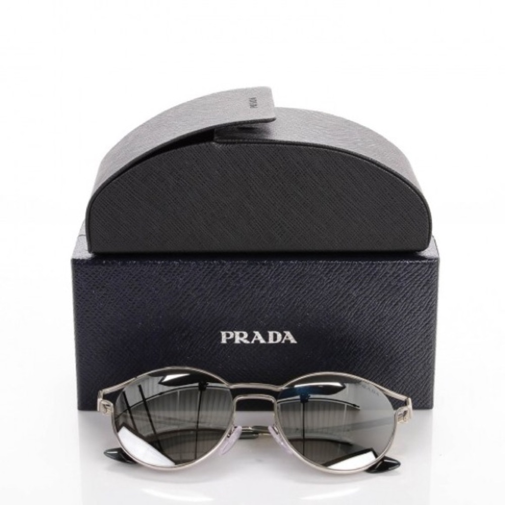 NEVER BEFORE WORN AUTHENTIC PRADA SHADES